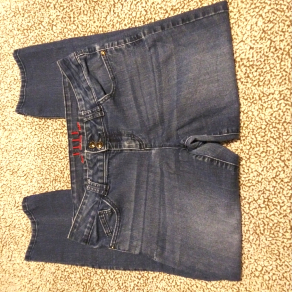 Elle Blue jeans. Straight Leg Size 12 Mid Rise Stretch. Inseam 25